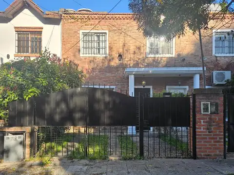 Venta Casa 4 ambientes Beccar alto con jardín y cochera