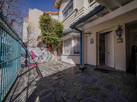 Casa 6 ambientes con 2 baños