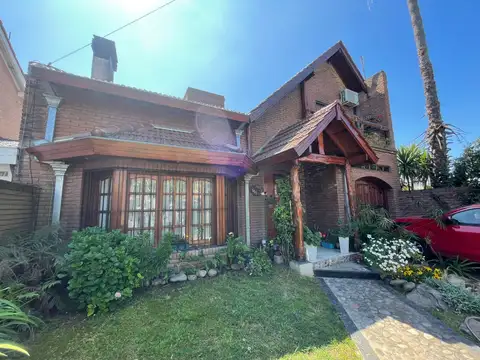 Casa en venta 4 ambientes con cochera