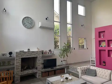 Casa en Alquiler en Santa María de los Olivos, USD 1.900