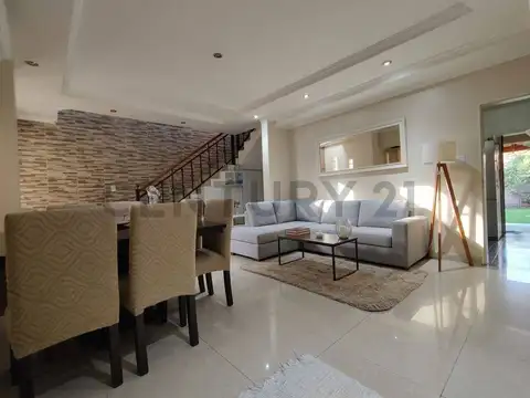 Casa 5 ambientes con 2 baños