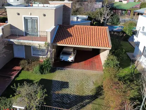 Casa en Venta con 2 cocheras