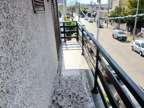 Depto Tipo Casa en Alquiler con 1 cocheras