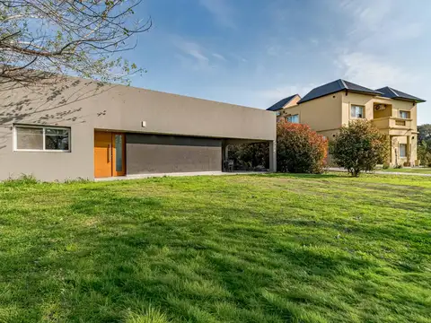 Venta Casa - 3 Dormitorios - Patio - Parrillero - Galeria - Cochera