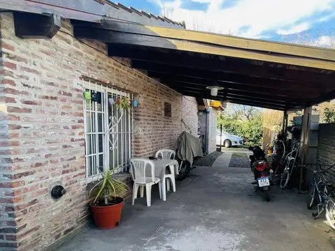 Casa en Alquiler con 2 cocheras