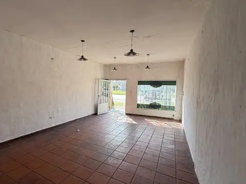 Local en Alquiler en Fray Luis Beltran, $ 350.000