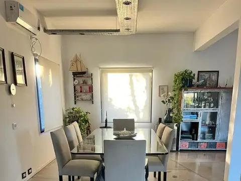 Casa 9 ambientes con 5 baños