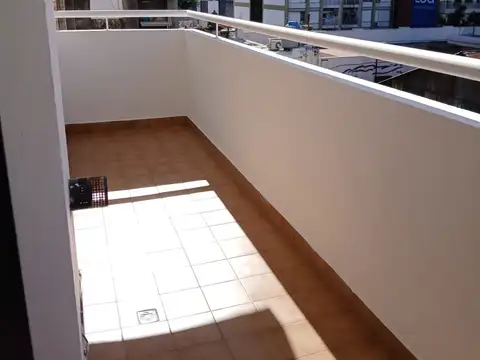 ALQUILER hermoso contrafrente con cochera en el edificio