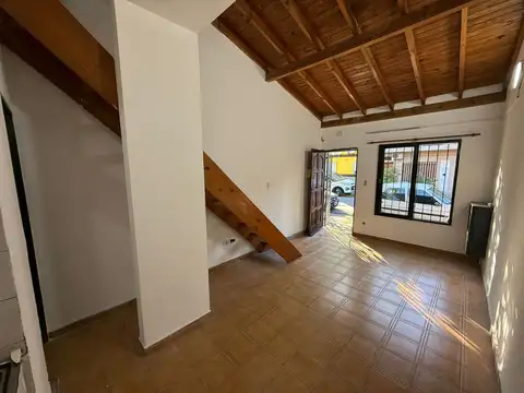Depto Tipo Casa 2 ambientes con 1 baño