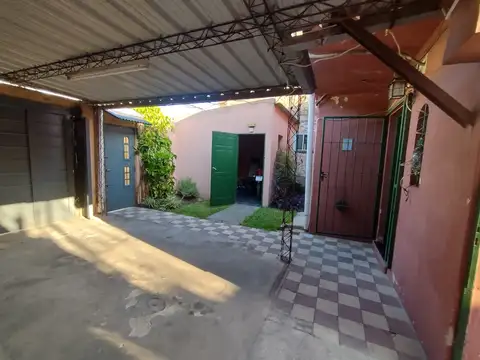 Casa en Venta con 3 cocheras