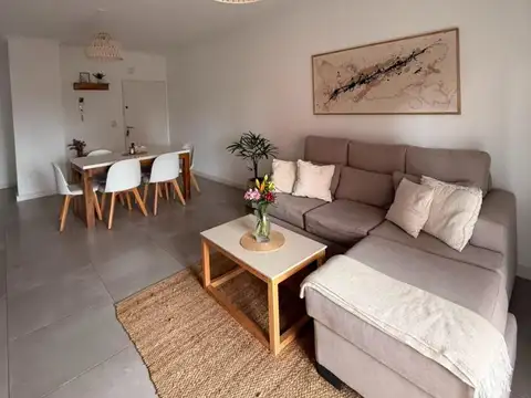 DEPARTAMENTO 3 AMBIENTES CON COCHERA DESCUBIERTA