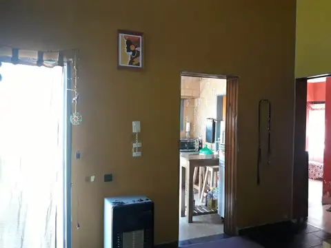 Casa en venta - 2 dormitorios 1 baño - 200mts2 - Los Hornos, La Plata