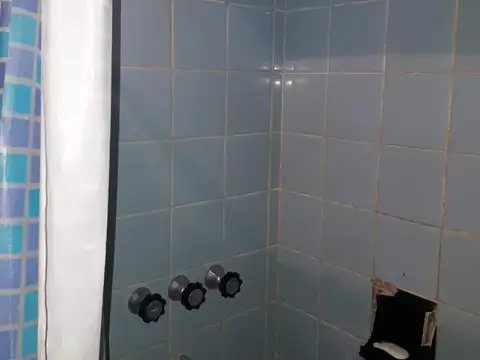 Casa en venta - 2 dormitorios 1 baño - 200mts2 - Los Hornos, La Plata