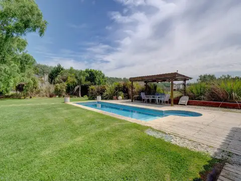 Casa 4 ambientes con 2 baños
