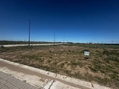 VENTA LOTE ABRAS DE MANANTIALES 300 M2 APTO DUPLEX