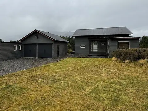 FINA PATAGONIA. Casa en venta c/ cochera en San Martin de los Andes