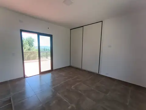 VENTA CASA 2 DORMITORIOS EN TANTI A ESTRENAR