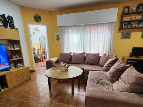 Casa 3 ambientes con 2 baños