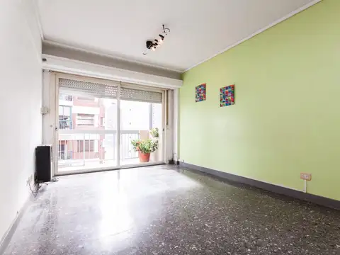 Departamento de tres ambientes  en venta con cochera