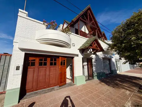 VENDE/CASA 3 DORMITORIOS/CENTRO/SERVICIOS/RAFAELA