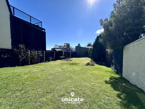 Casa 6 ambientes con 2 baños