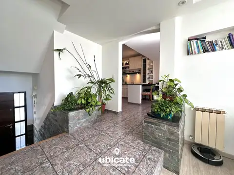 Casa 6 ambientes con 2 baños