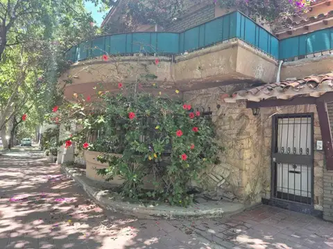 Venta de casa en Martin Zapata al 500 en  La quinta Sección,  Ciudad de Mendoza.