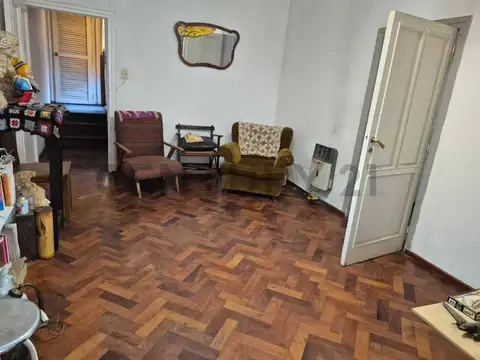 Casa 10 ambientes con 5 baños