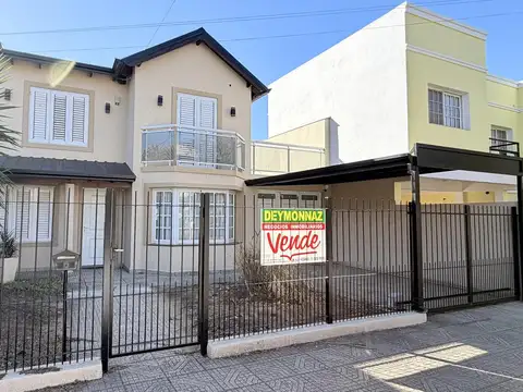 Casa con Quincho y Piscina Sourigues entre Bv. Gaillard y Rocamora