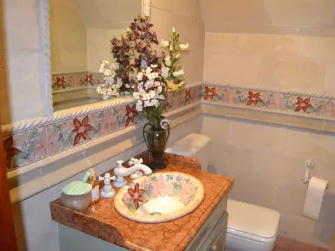 Casa c/ quincho y pileta Villa Adelina