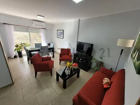 Semipiso de 2 Dormitorios con Cochera en Venta – Zona Plaza Rocha