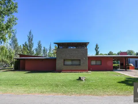 Casa en Venta con 2 cocheras