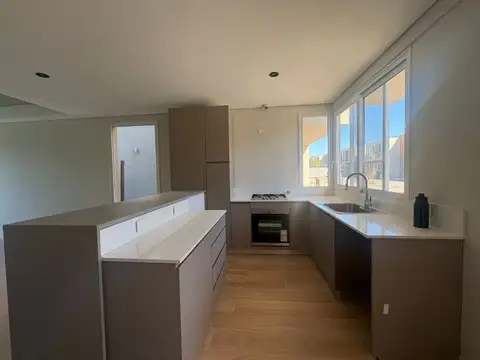 Departamento en Alquiler de 3 dormitorios
