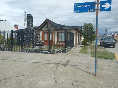 Casa en Alquiler con 1 cochera