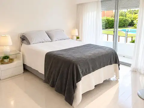 Departamento en Alquiler Temporal en Playa Mansa, USD 7.700