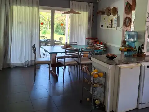 Casa en Alquiler Temporal con 2 cocheras