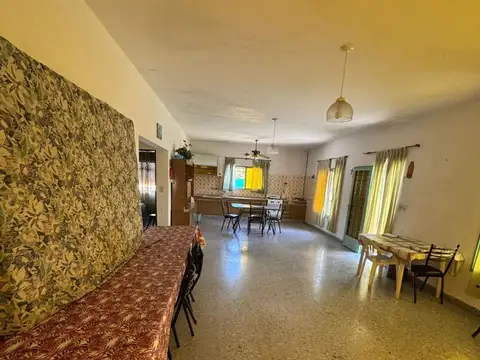 Casa en Venta con 3 cocheras