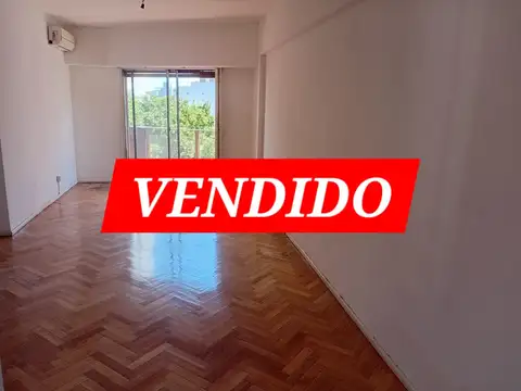 RESERVADO - 4 AMBIENTES AL FRENTE CON BALCON CORRIDO - COCHERA Y BAULERA  5TO PISO APTO PROFESIONAL-  APTO CREDITO.-