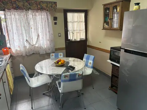 ALQUILER DUPLEX 3 AMBIENTES EN CASEROS C COCHERA