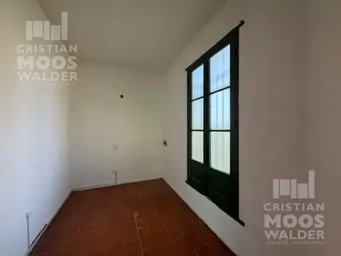 Casa en Alquiler con 2 cocheras