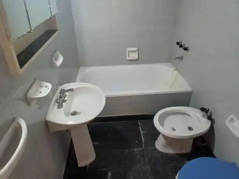 DOS AMBIENTES - LUMINOSO - COCINA INDEPENDIENTE - LAVADERO INDEPENDIENTE