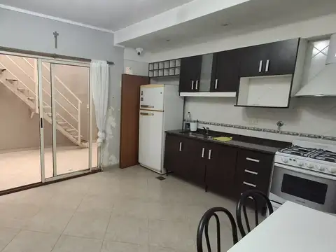 Depto Tipo Casa 3 ambientes con 2 baños