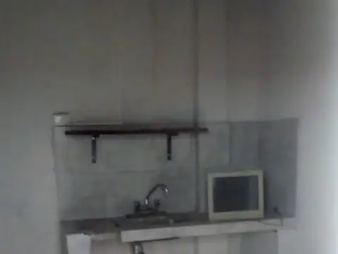 Galpón 350m2 s/Lote 10x30; Zonif: Ind Exclusivo