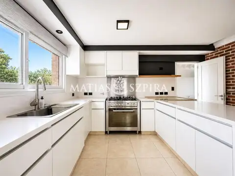 Casa 6 ambientes con 5 baños