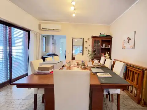 CASA EN VENTA LA PLATA 3 DORMITORIOS Y PARQUE