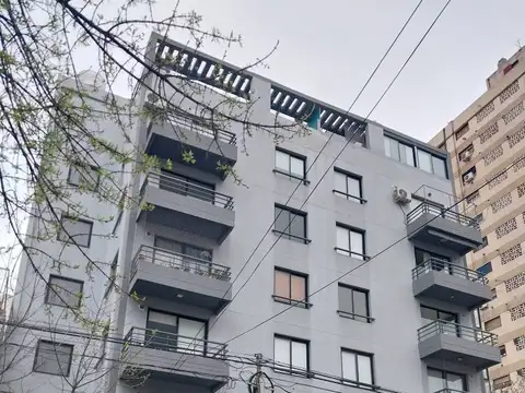 Villa Crespo dos ambientes con balcón y balulera