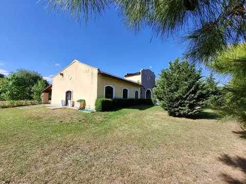 Casa 8 ambientes con 3 baños