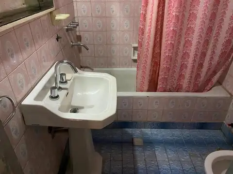 CASA EN VENTA :: 3 AMBIENTES :: CASTELAR