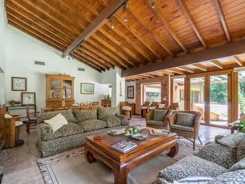 Casa 6 dormitorios con 4 cocheras Highland Park