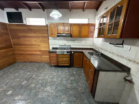 Depto Tipo Casa en Alquiler en Villa Dominico, $ 900.000